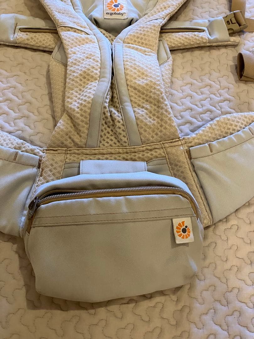 エルゴベビー　サンドベージュ　日本限定カラー　水色　グレー　ベージュ　抱っこ紐