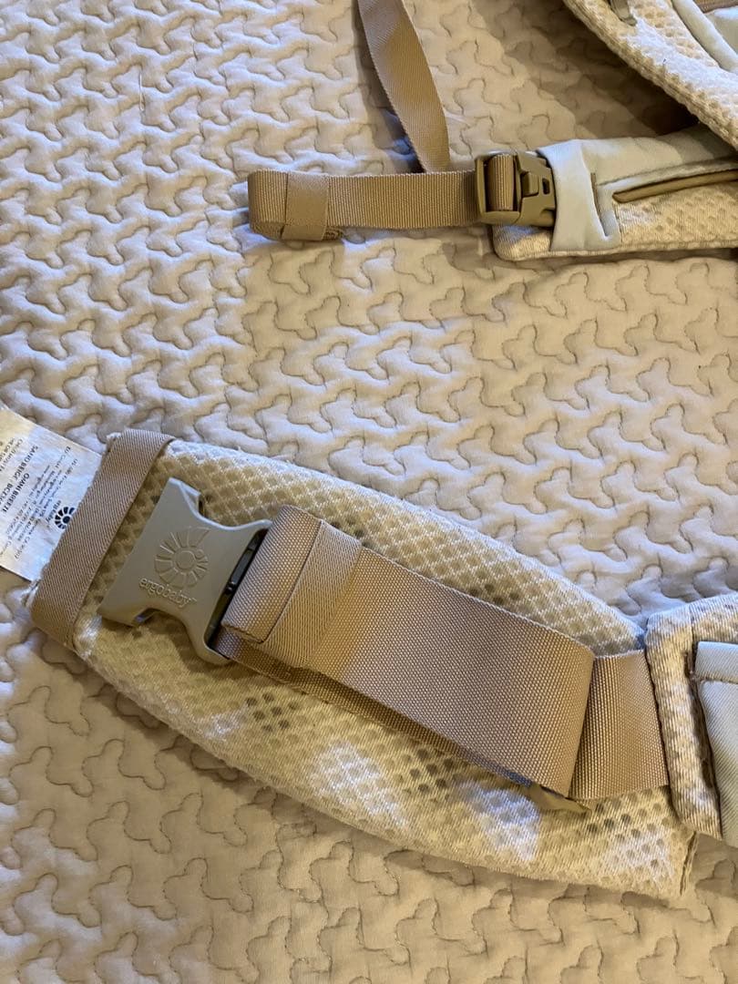 エルゴベビー　サンドベージュ　日本限定カラー　水色　グレー　ベージュ　抱っこ紐