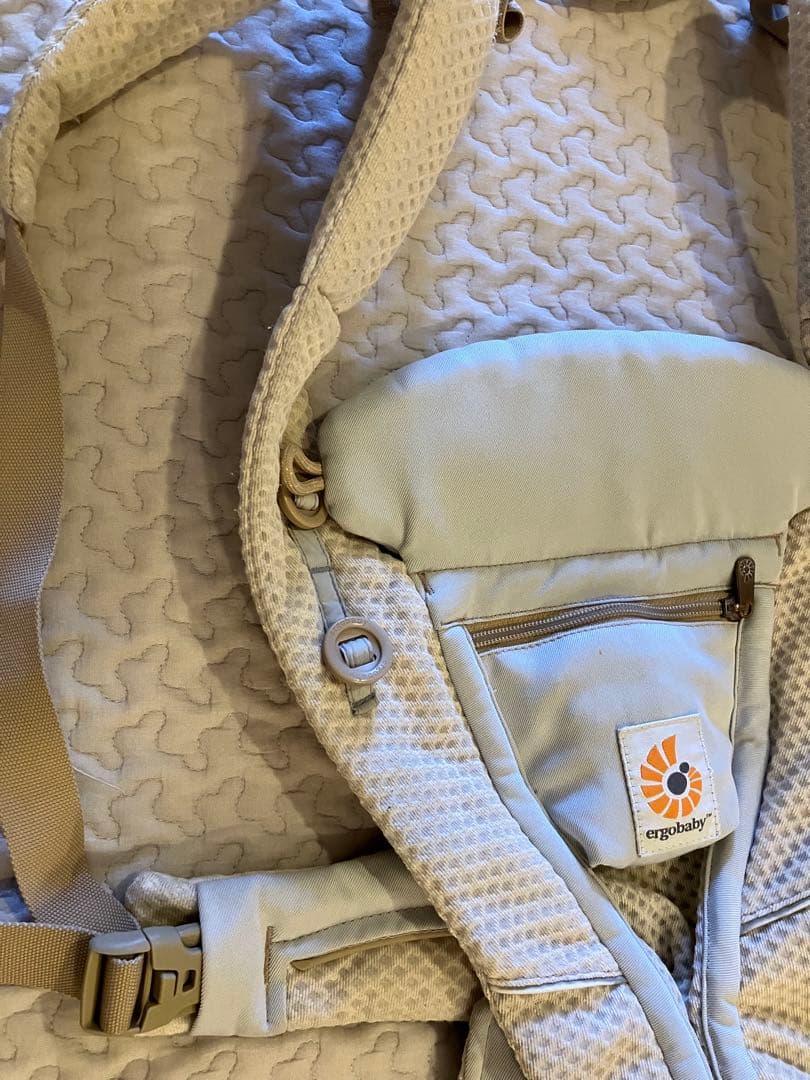 エルゴベビー　サンドベージュ　日本限定カラー　水色　グレー　ベージュ　抱っこ紐