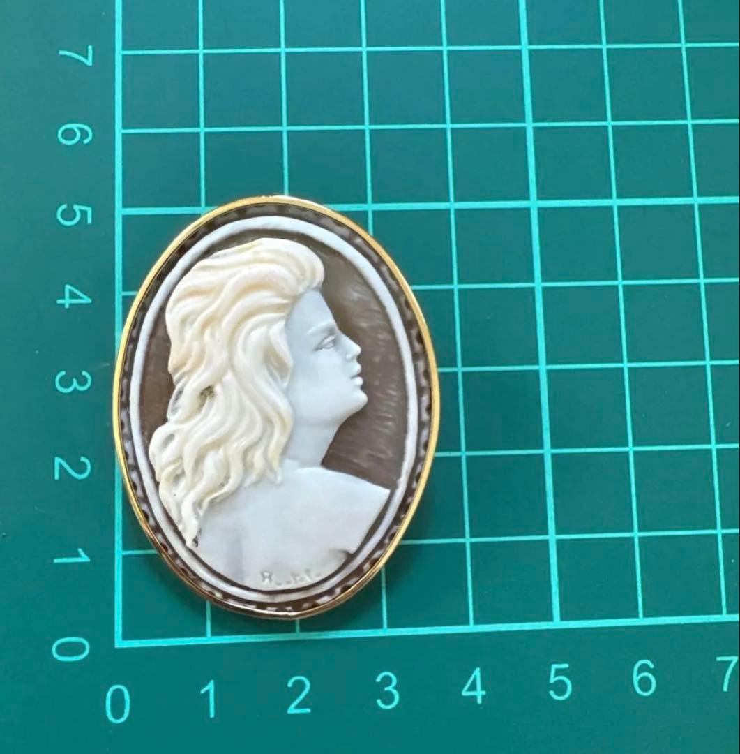 カメオブローチ 女性の横顔　作家名入り