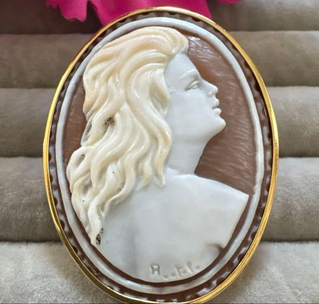 カメオブローチ 女性の横顔　作家名入り