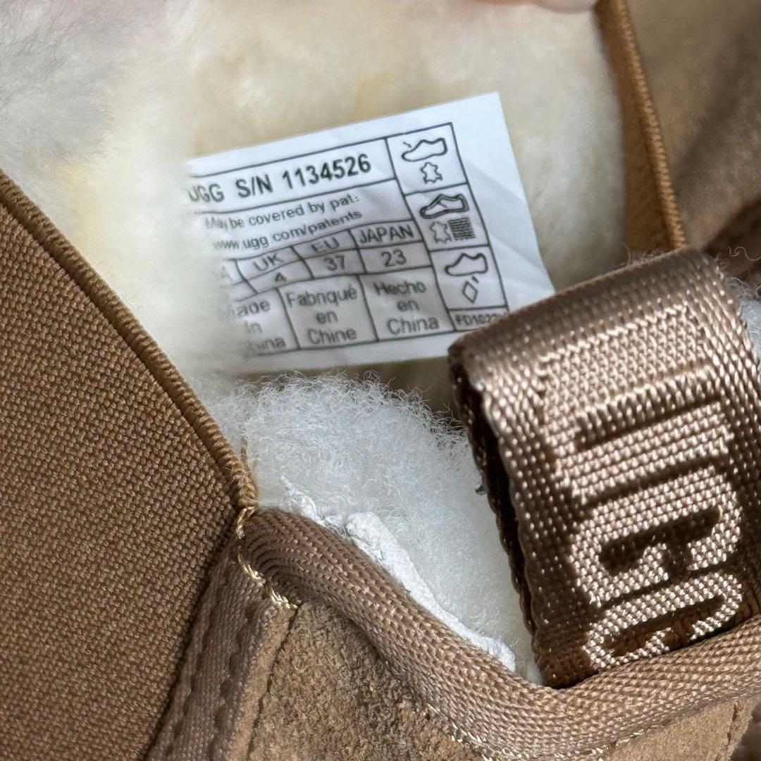 【新品】UGG ニューメル プラットフォーム チェルシーブーツ　23cm