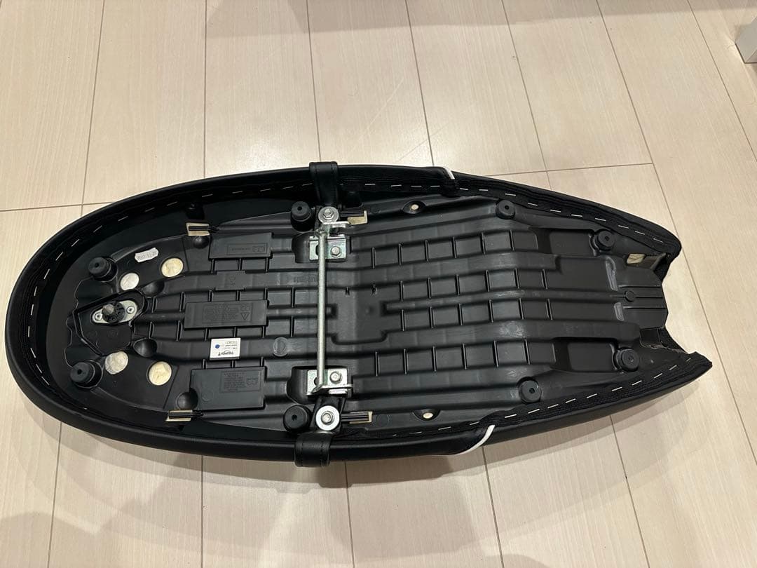 triumph ボンネビルT100 純正シート