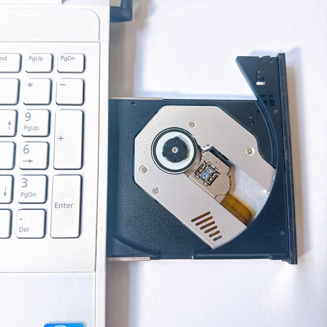 ホワイト可愛い❤️富士通ノートパソコン❤️ネットや事務に❤️動画編集や鑑賞にも❤️