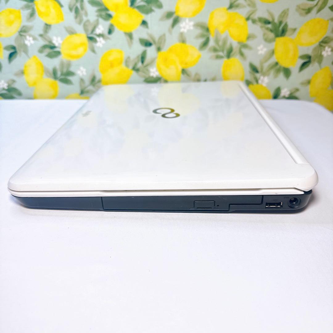 ホワイト可愛い❤️富士通ノートパソコン❤️ネットや事務に❤️動画編集や鑑賞にも❤️