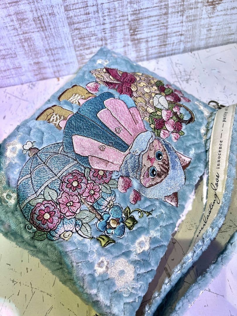 ジグザグベビーブルーファー生地♡刺繍のショルダーバッグ♡フード猫ちゃん