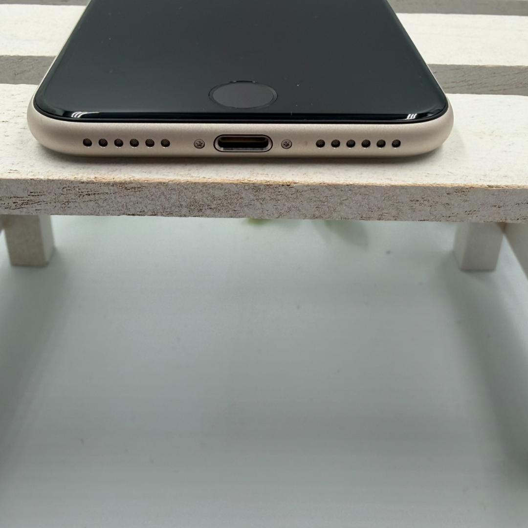 【美品】iPhone SE第3世代 64GB スターライト 356