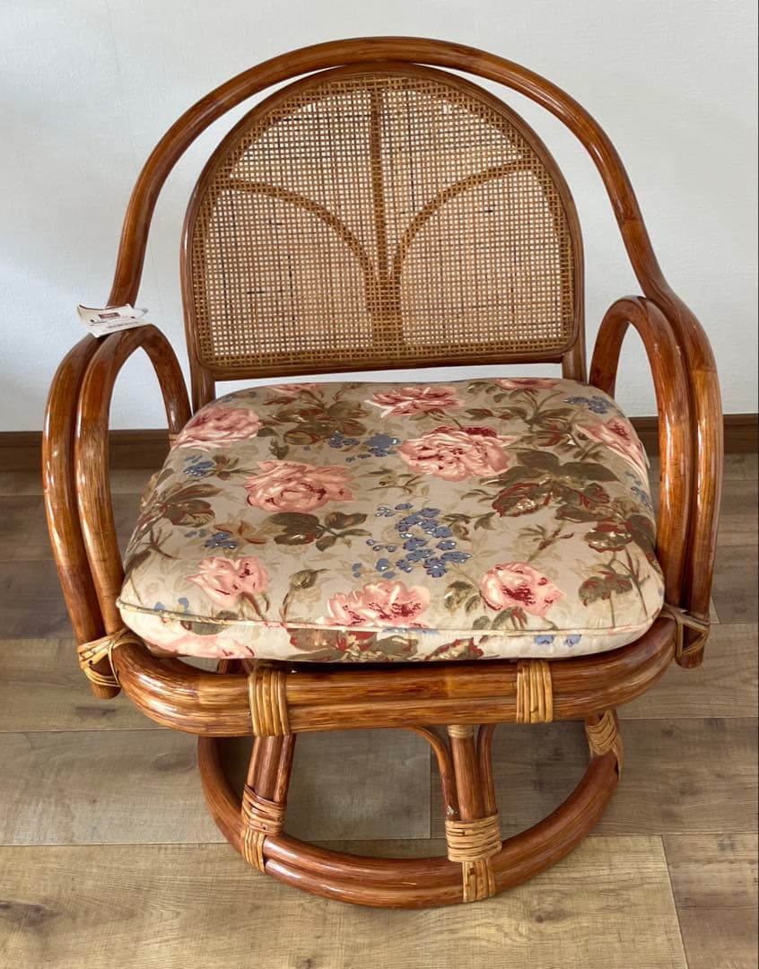 【EURO DECO】回転ラタンチェア　肘掛け付椅子　椅子　コメリ