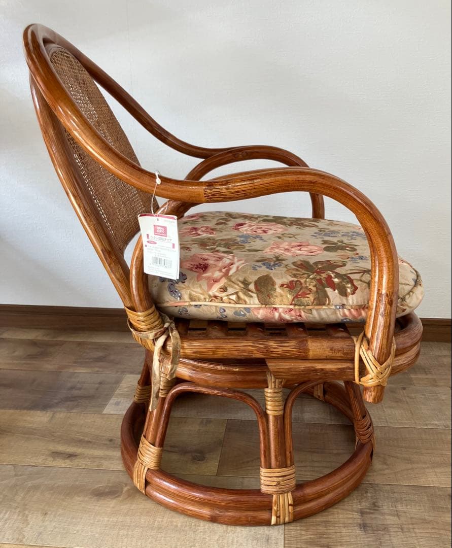 【EURO DECO】回転ラタンチェア　肘掛け付椅子　椅子　コメリ