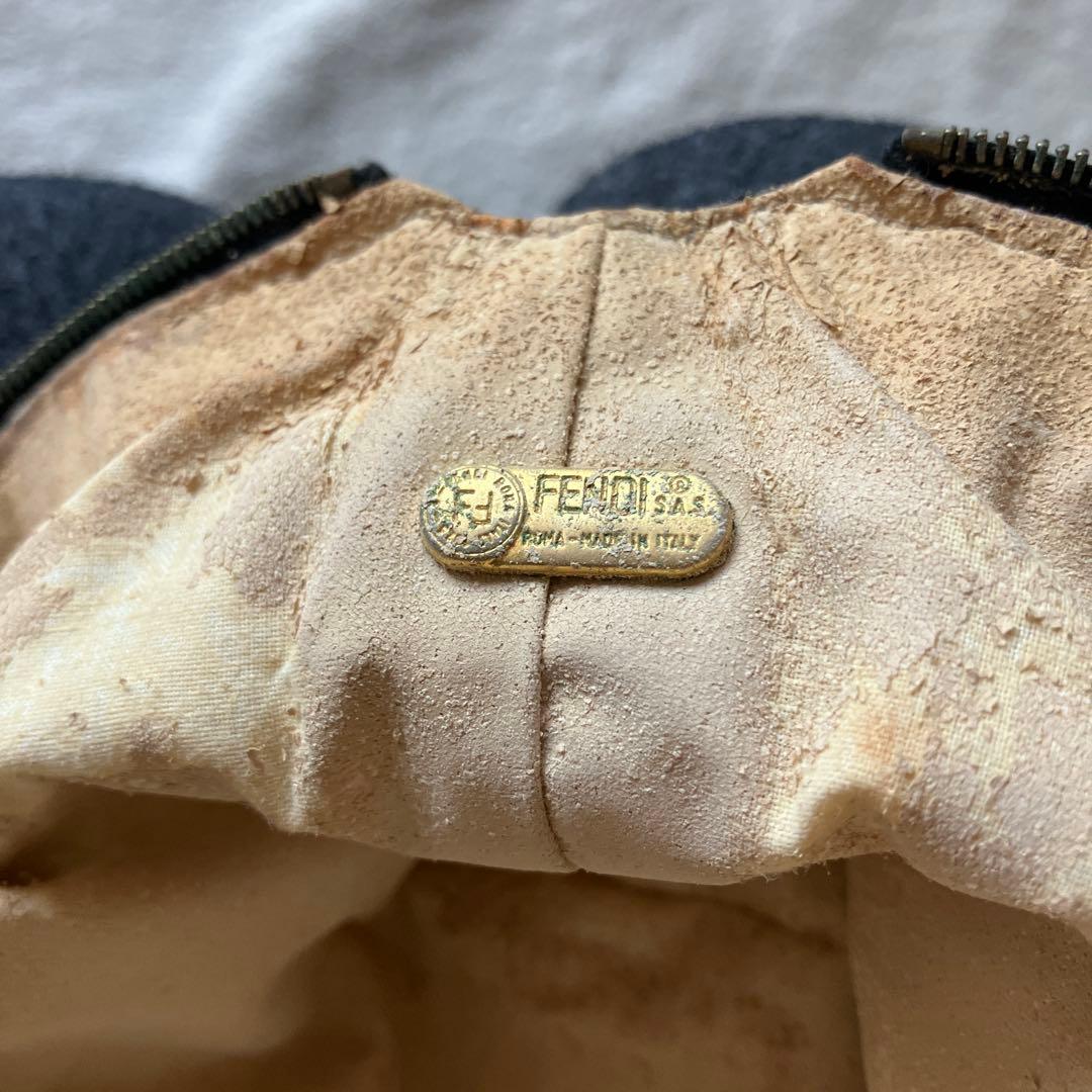 訳あり　内側ボロボロ　カビあり　サビあり　フェンディ　ポーチ