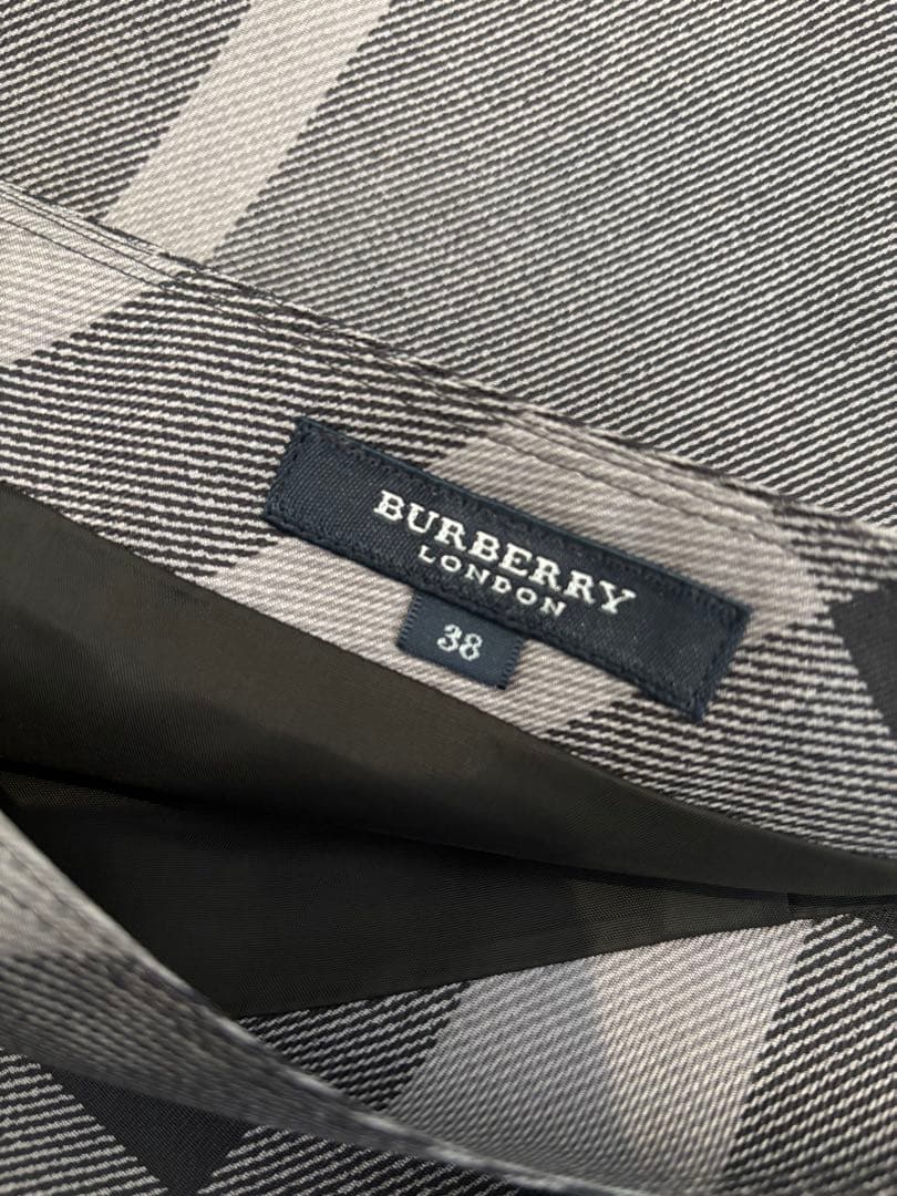 [美品]バーバリーロンドン　フレアスカート　　シルク　38 M