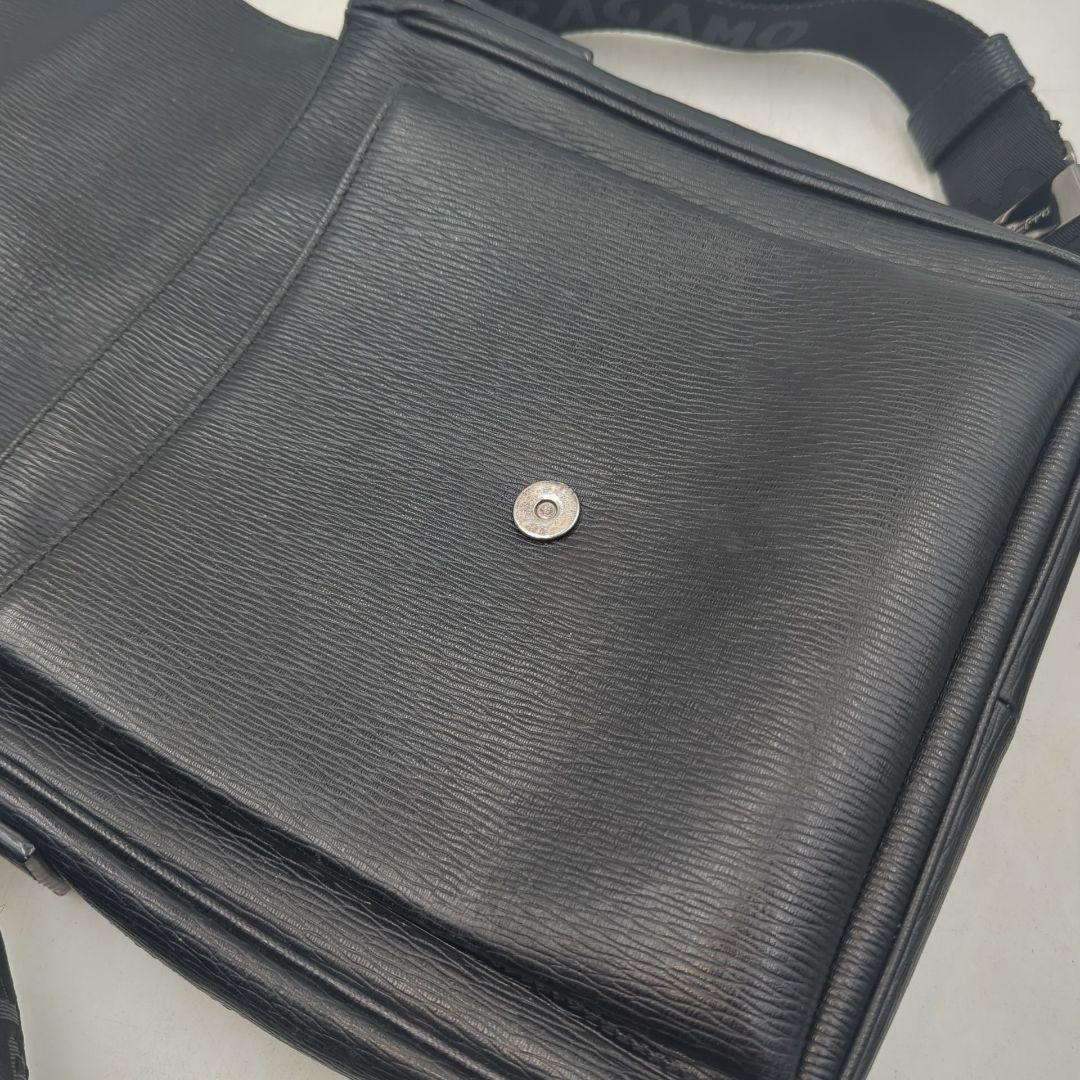 極美品 フェラガモ Ferragamo ショルダーバッグ レザー 黒