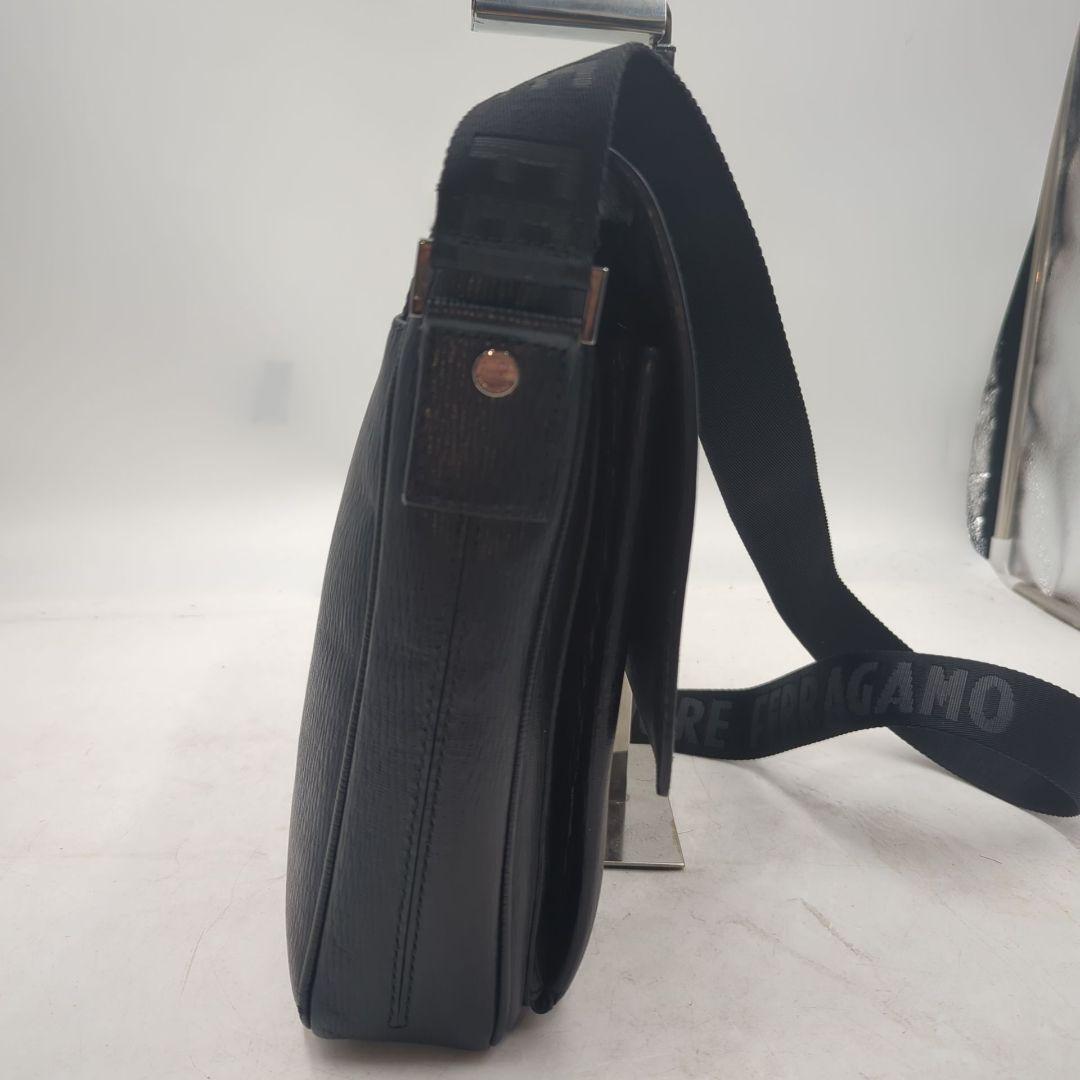 極美品 フェラガモ Ferragamo ショルダーバッグ レザー 黒