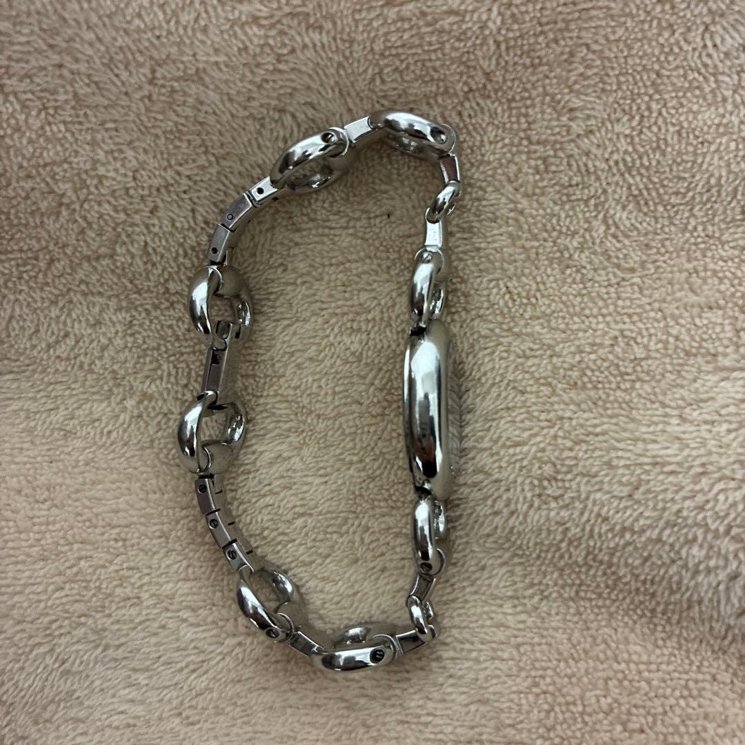 GUCCI シルバー オーバルブレスレットウォッチ