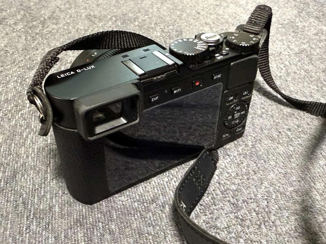 LEICA コンパクトデジタルカメラ バッテリーチャージャー付き