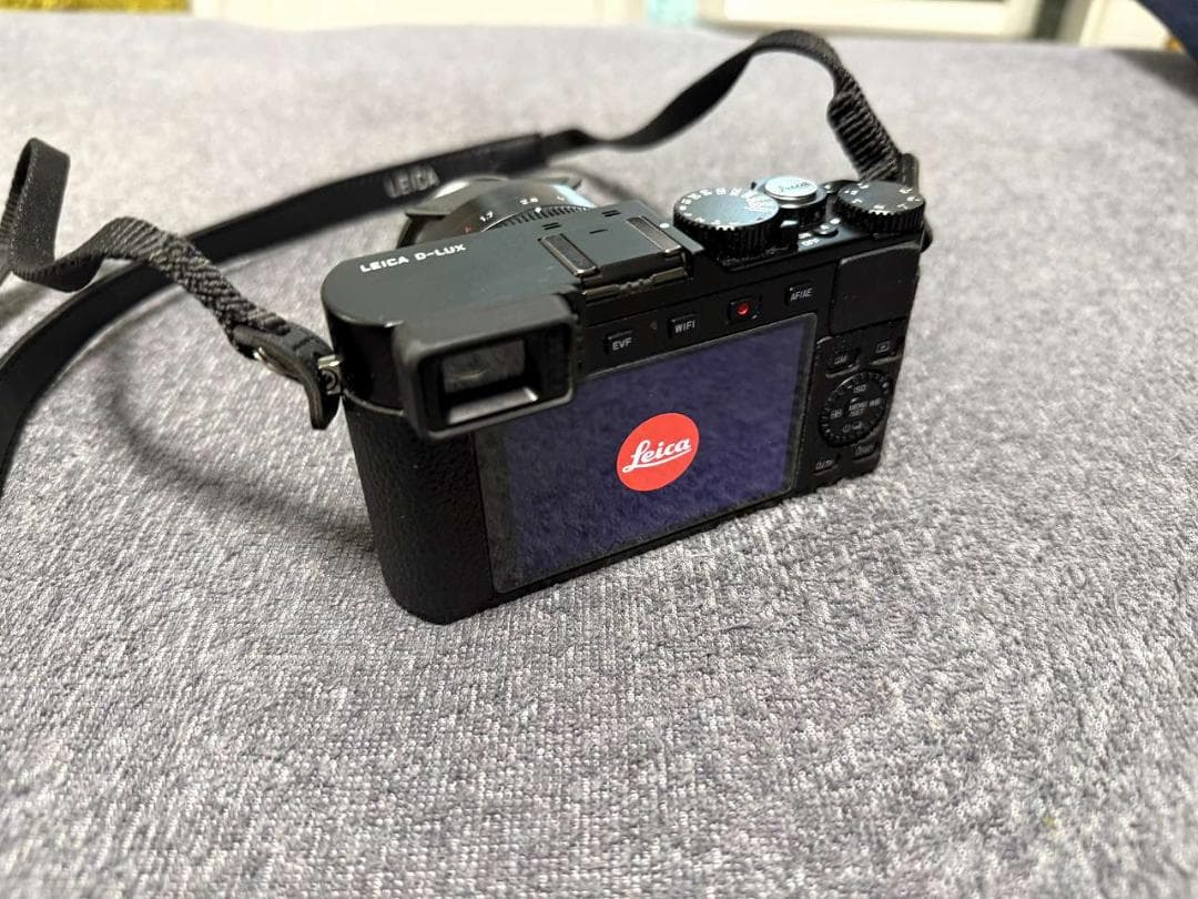 LEICA コンパクトデジタルカメラ バッテリーチャージャー付き