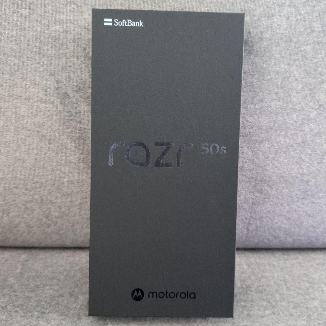 【新品未使用】motorola razr 50sクリームソフトバンクSIMフリー