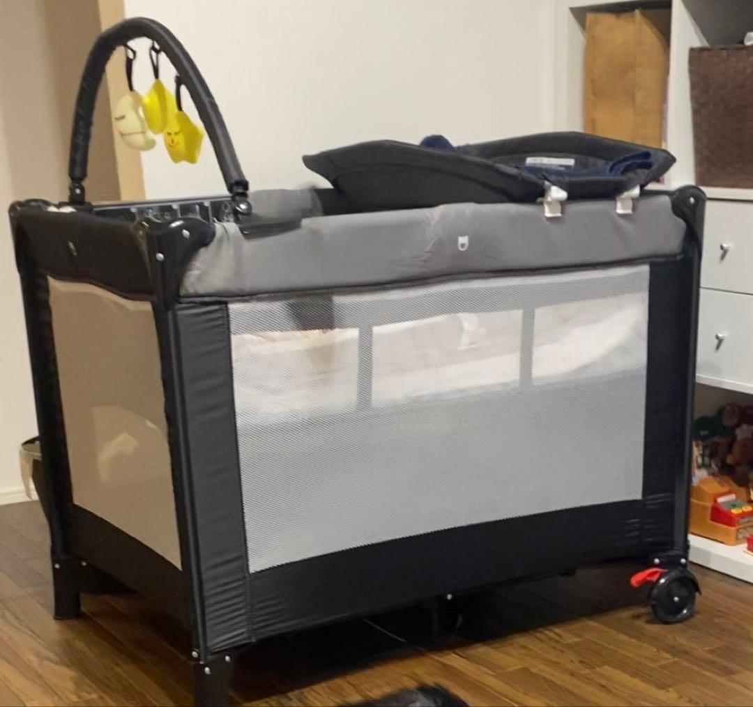 カトージ　ベビーベッド おむつ替えテーブル付き