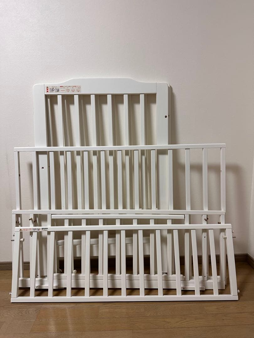 ほぼ新品　ベビーベッド ハイタイプ 床板すのこ ホワイト　カトージ　70×120