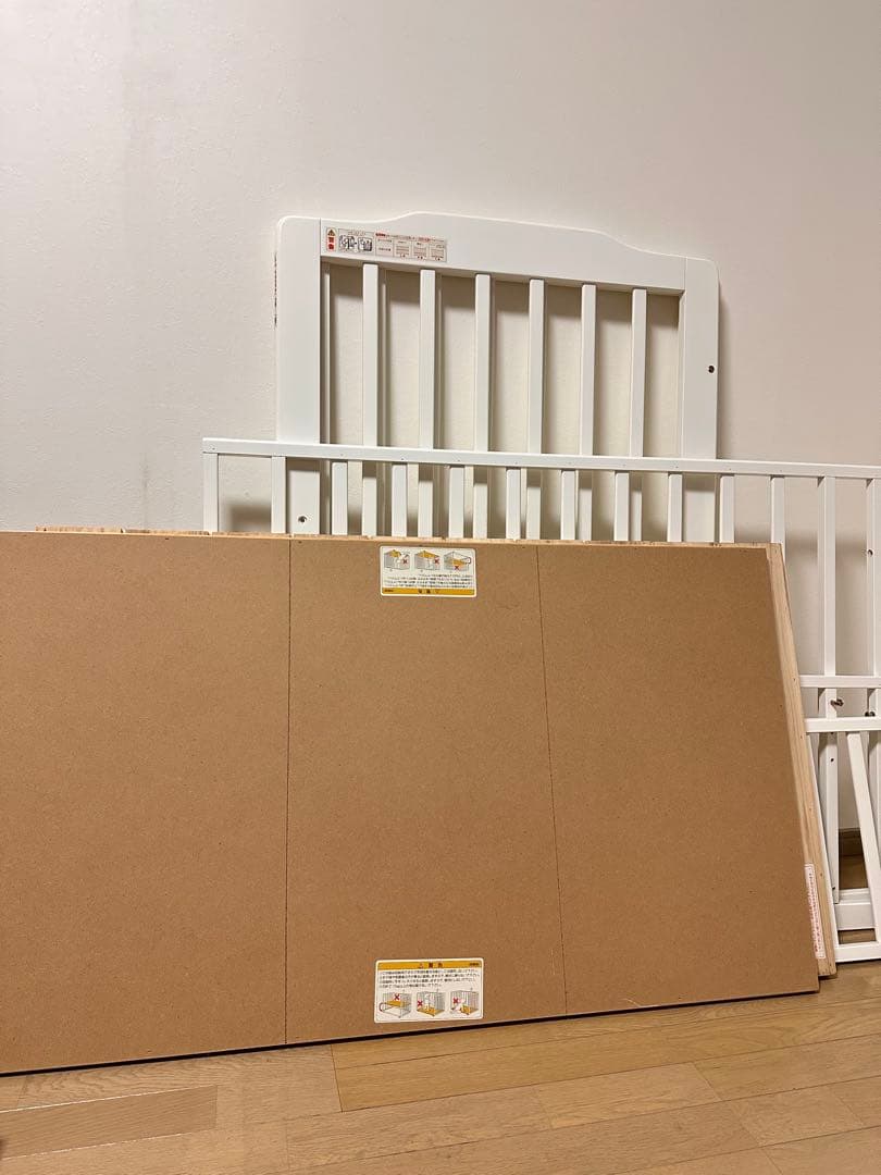 ほぼ新品　ベビーベッド ハイタイプ 床板すのこ ホワイト　カトージ　70×120