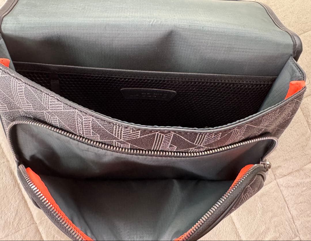 国内完売 希少　美品　LACOSTE モノグラムフラップメッセンジャーバッグ