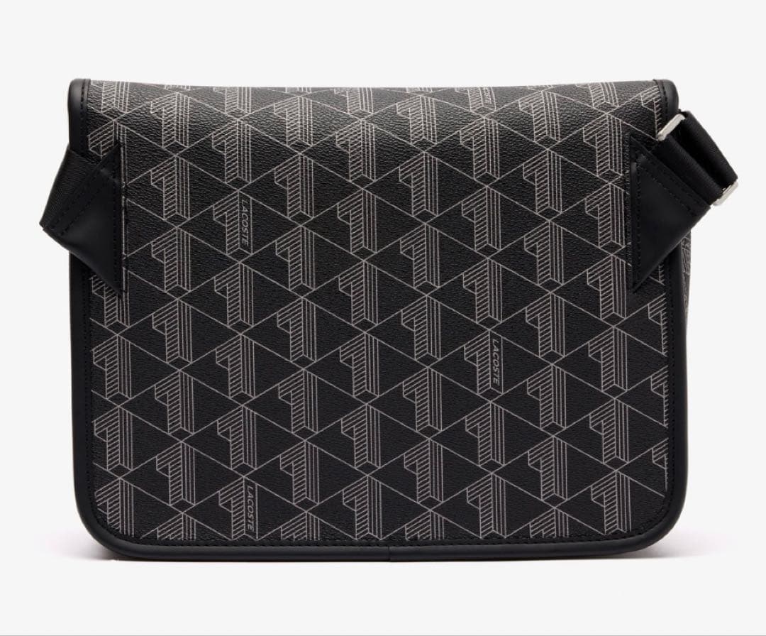 国内完売 希少　美品　LACOSTE モノグラムフラップメッセンジャーバッグ
