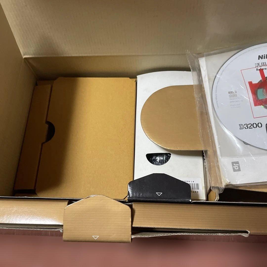 Nikon D3200 デジタル一眼レフカメラ 2レンズセット　電池は本体に