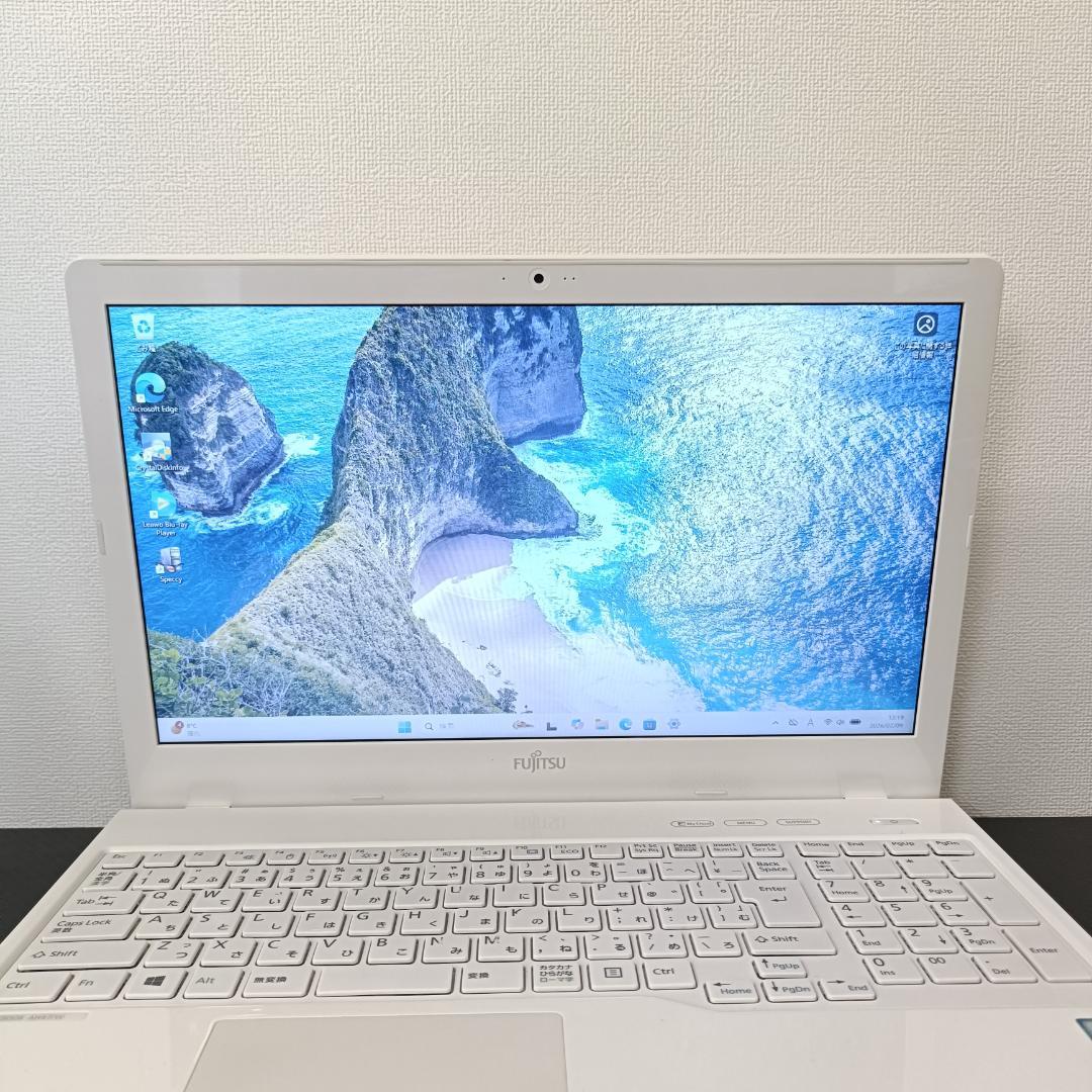 ノートPC Core i7 Windows11 SSD メモリ8GB 富士通 白