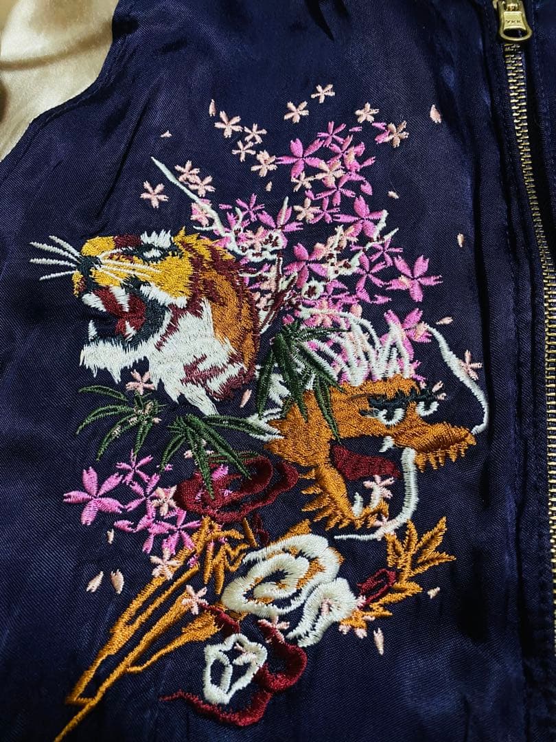 JAPAN TOUR 限定版　スカジャン 龍　サテン 2面使う Unisex