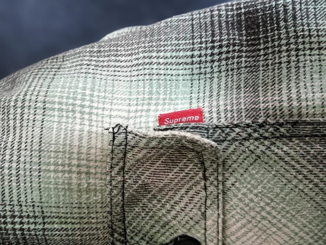 グリーン系チェック柄ネルシャツ