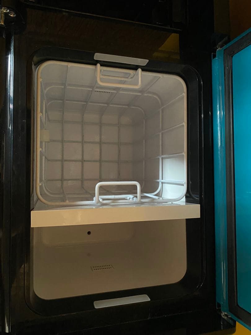 2/8まで値下げ makita マキタ 充電式保冷温庫 CW004G