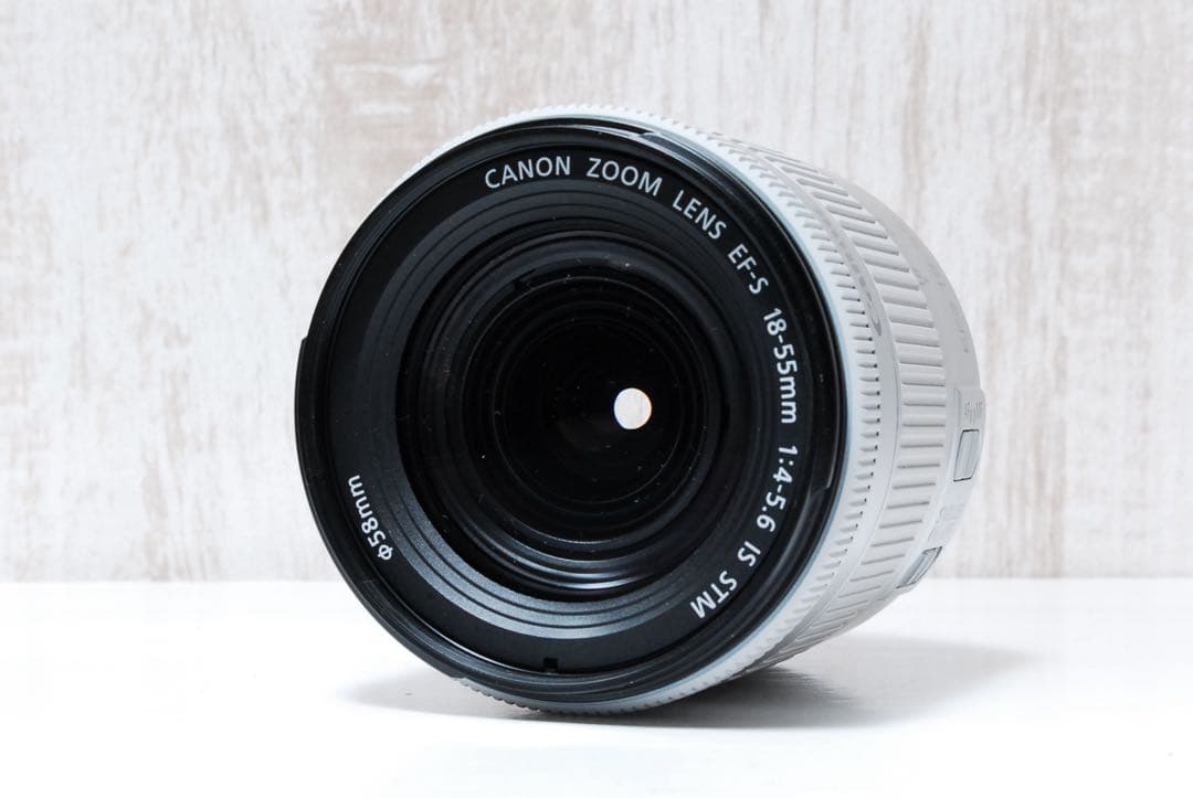 ❤️希少カラーホワイト❤️軽量ボディ❤️手ぶれ補正レンズ　Canon Kiss X10