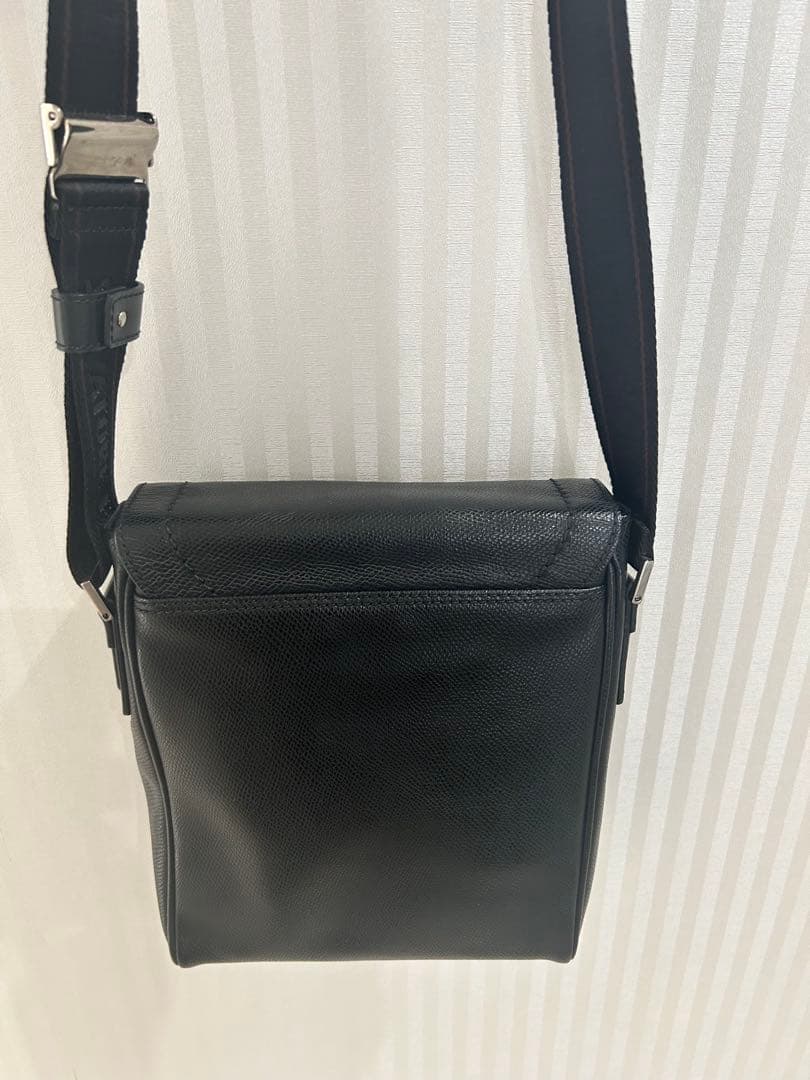 Salvatore Ferragamo ブラックショルダーバッグ　フェラガモ