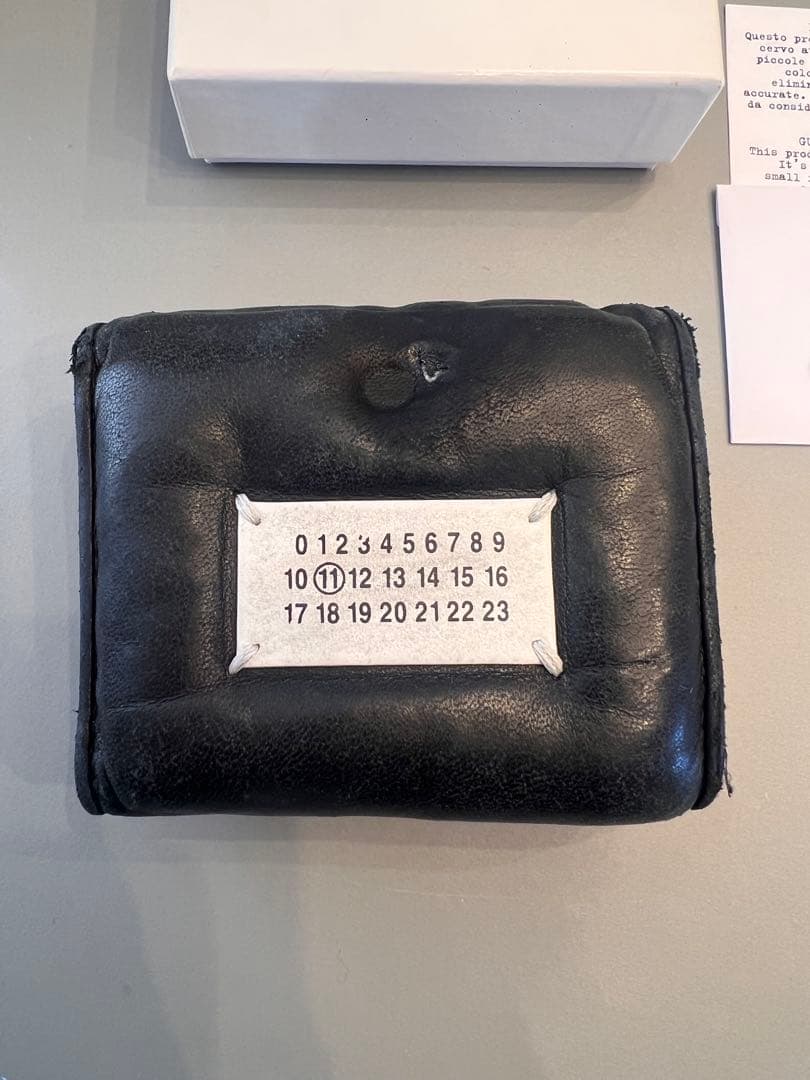 難有　マルジェラ グラムスラム 三つ折り財布 エンベロープ 4ステッチ ブラック