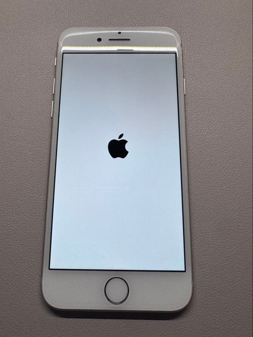 Apple iPhone 8本体 ホワイト　64GB