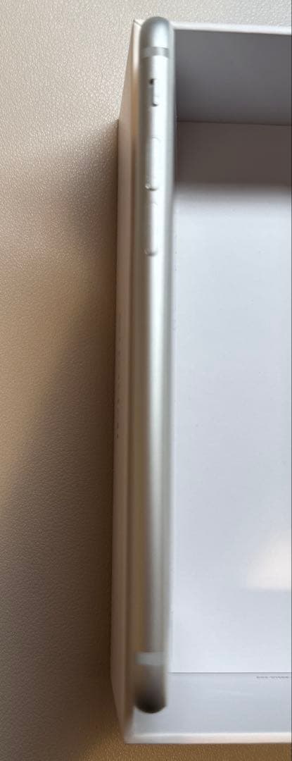 Apple iPhone 8本体 ホワイト　64GB