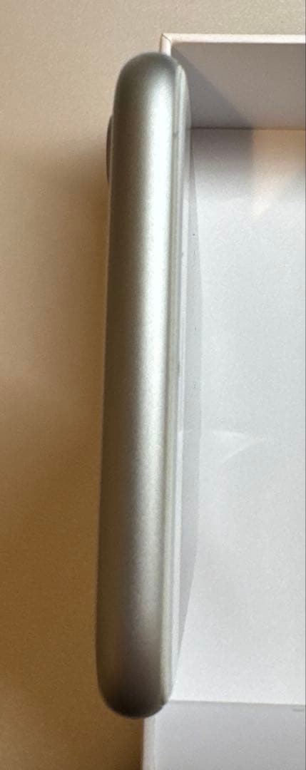 Apple iPhone 8本体 ホワイト　64GB