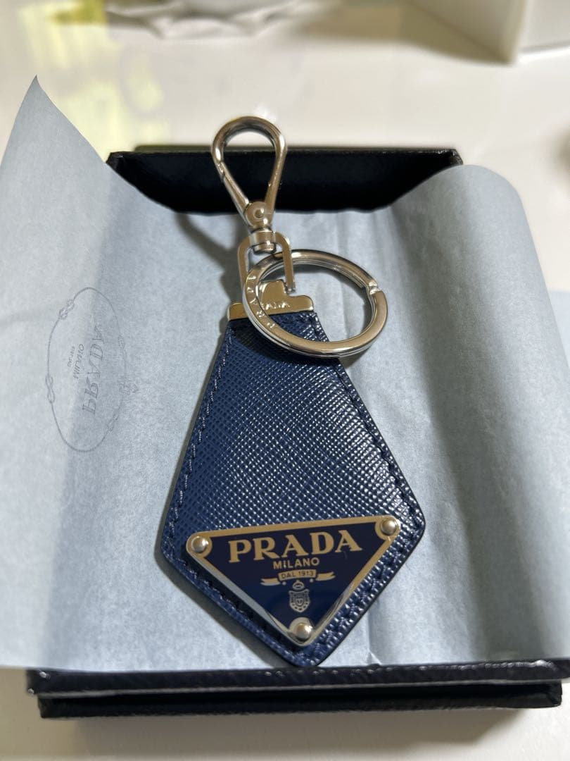 PRADAサフィアーノ ネイビー キーホルダー