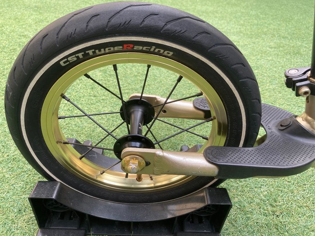 strider ストライダープロ　PRO限定ゴールド　 純正サドル、ハンドル付