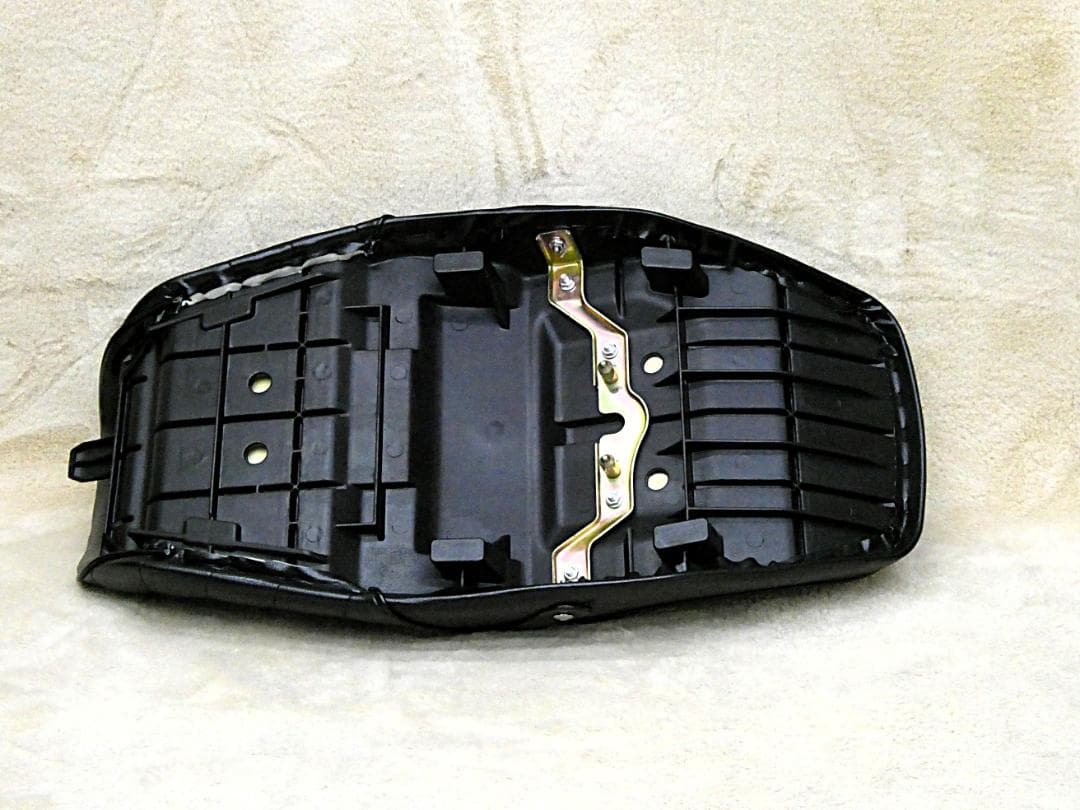 ZRX400　黒皮　タックロールシート/あんこ抜きローダウン