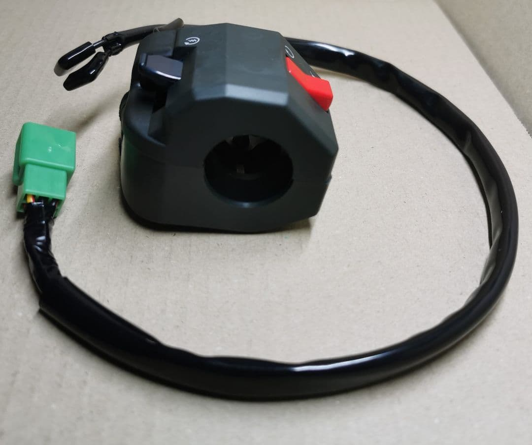 ◎新品◎ゼファー400(1991～1992年式)カワサキ純正・右スイッチボックス