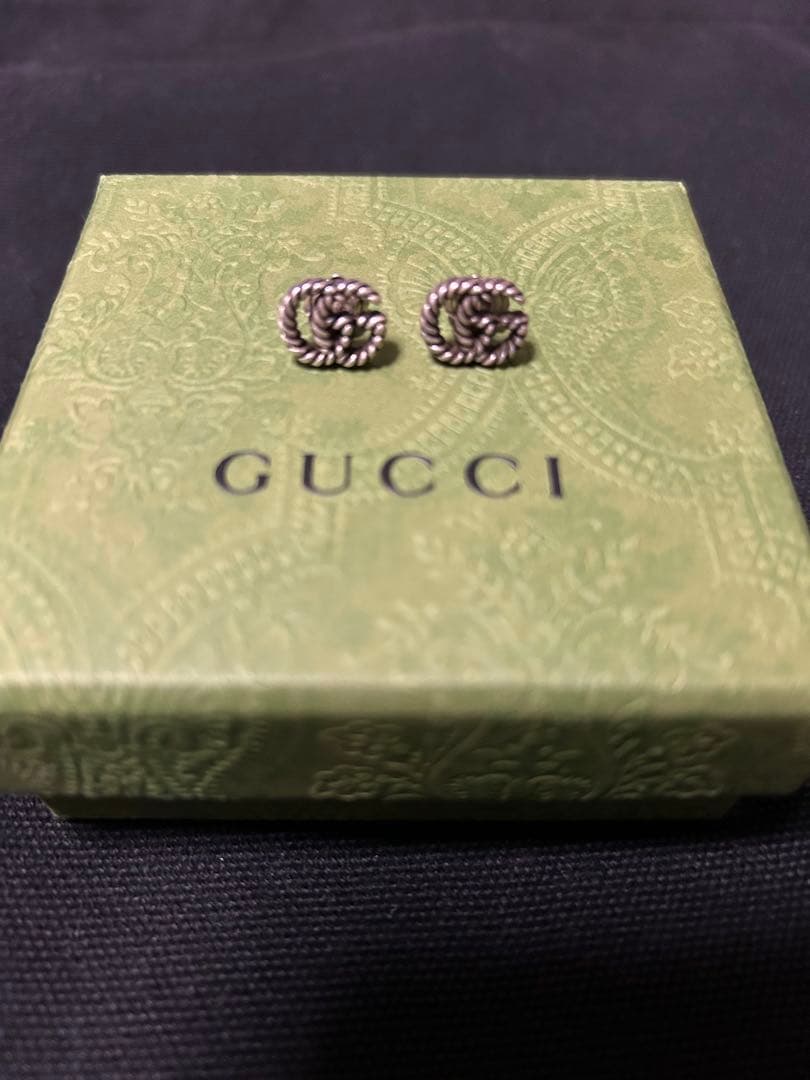 GUCCI シルバーピアス 箱・カード付