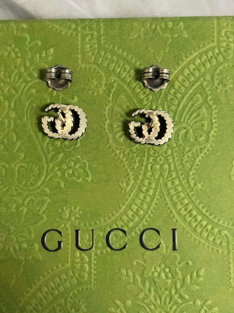 GUCCI シルバーピアス 箱・カード付