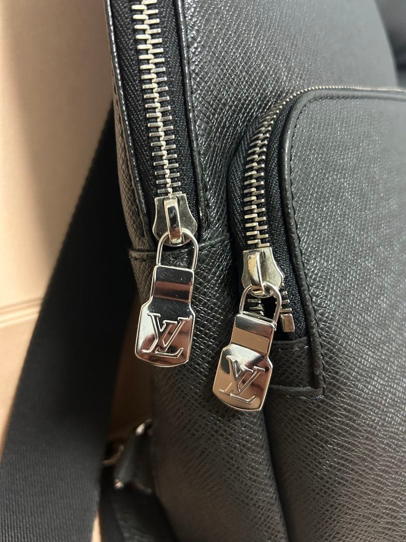 ルイヴィトン タイガ アヴェニュー スリングバッグ レザーバッグ