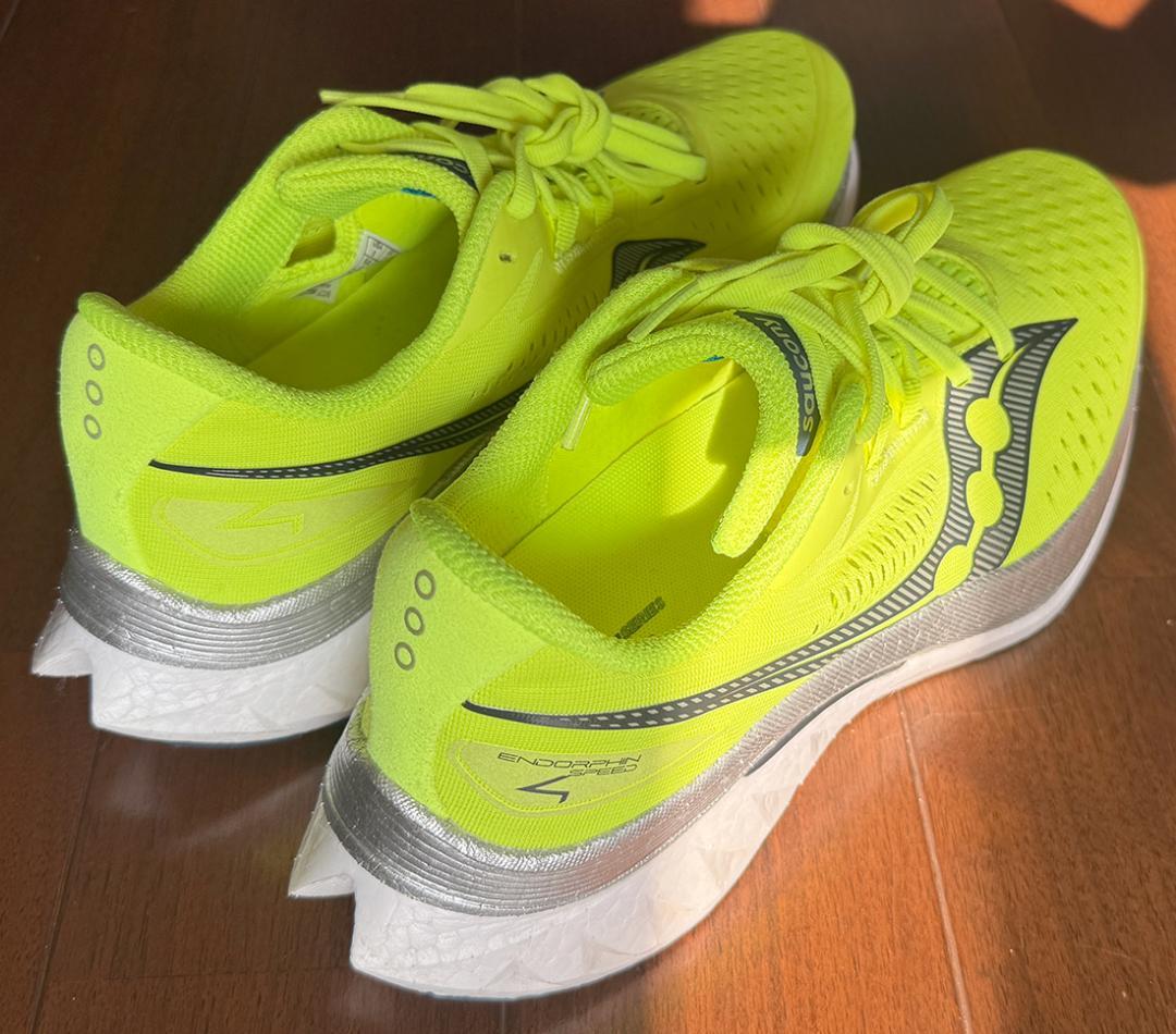 サッカニー エンドルフィン スピード 4 イエロー 26.0cm