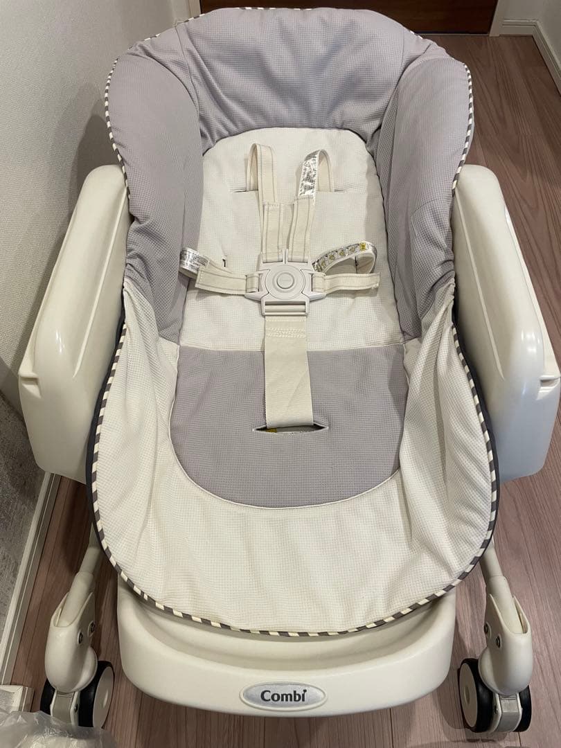 【美品】コンビ ハイローチェア ネムリラ FF リバーシブルシートモデル