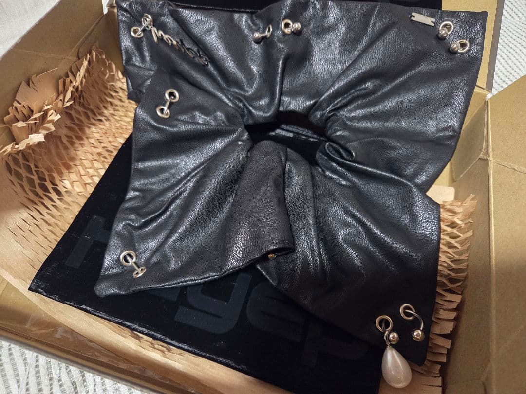 ヘアアクセサリー HEYEP Leather Piercing Detail Scrunchie