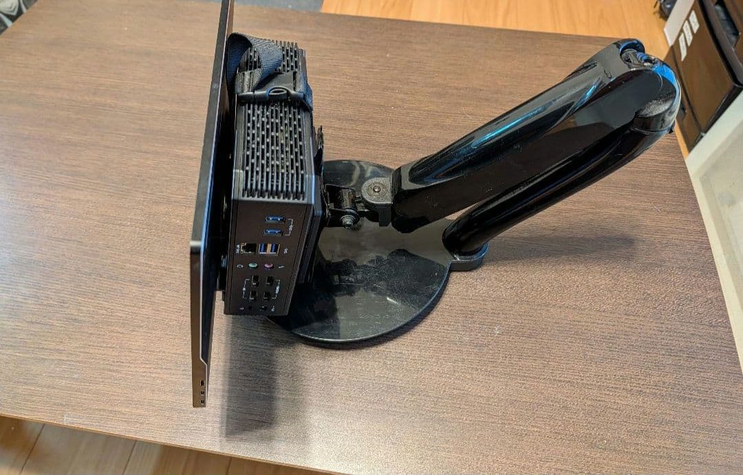 MINISFORUM EliteMini HX90 モバイルディスプレイ付