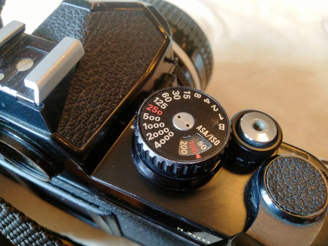 カメラ　レンズ、一眼レフ　Nikon FM2