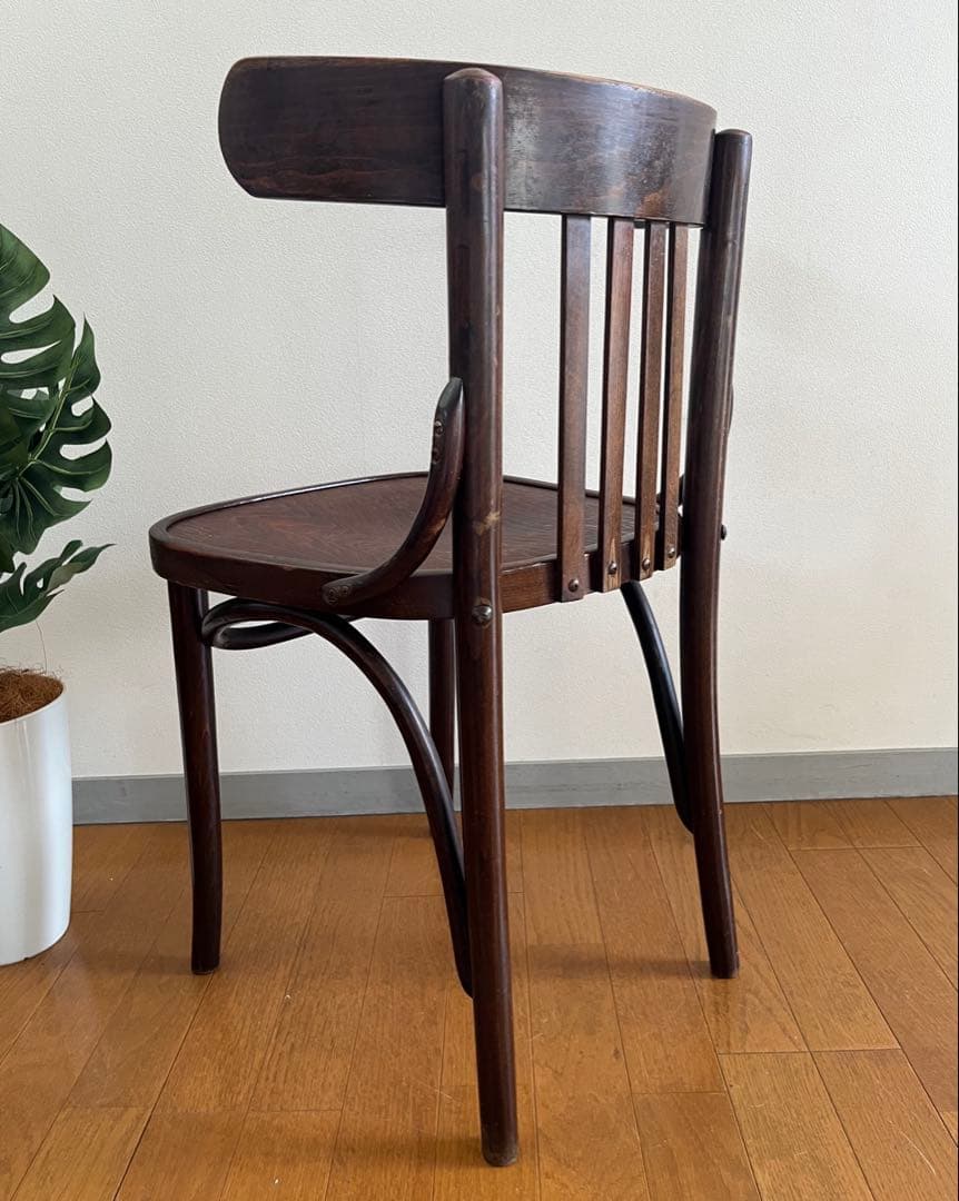 ルーマニア　ヴィンテージ　ベントウッドチェア　曲木椅子　アンティーク　モダン